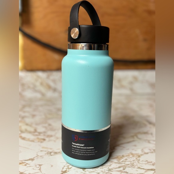 Hydroflask - Picture 2 of 3